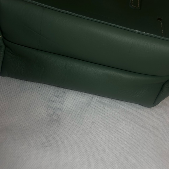 Portland Leather Green Tote Bag with Minimalist Design - Picture 5 of 11